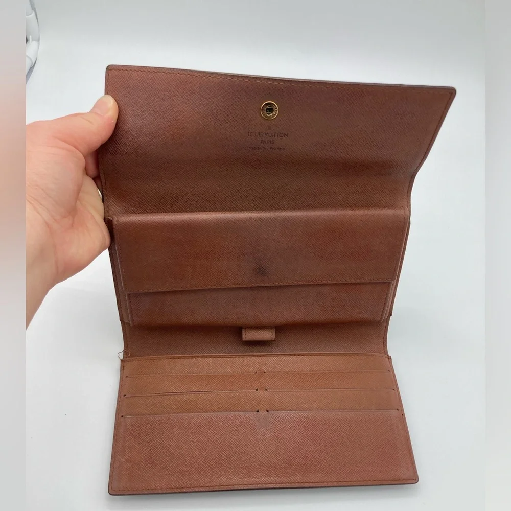 LOUIS VUITTON MONOGRAM INTERNATIONAL WALLET